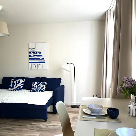 Cozy Flat Near Center