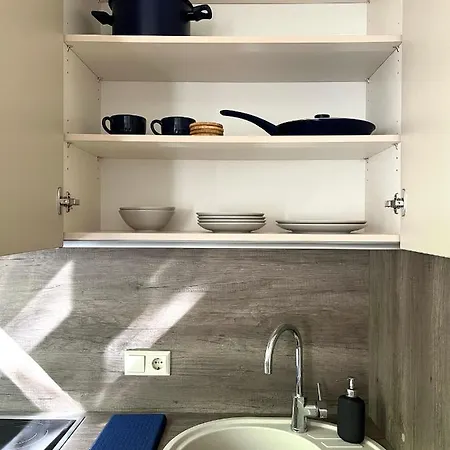 Cozy Flat Near Center *