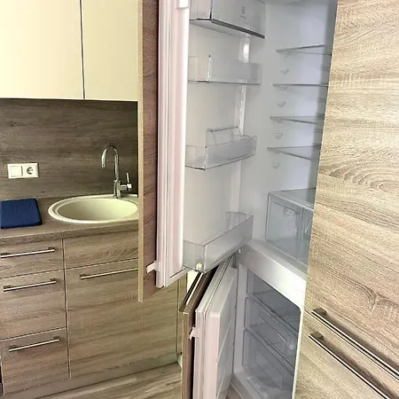 Cozy Flat Near Center *